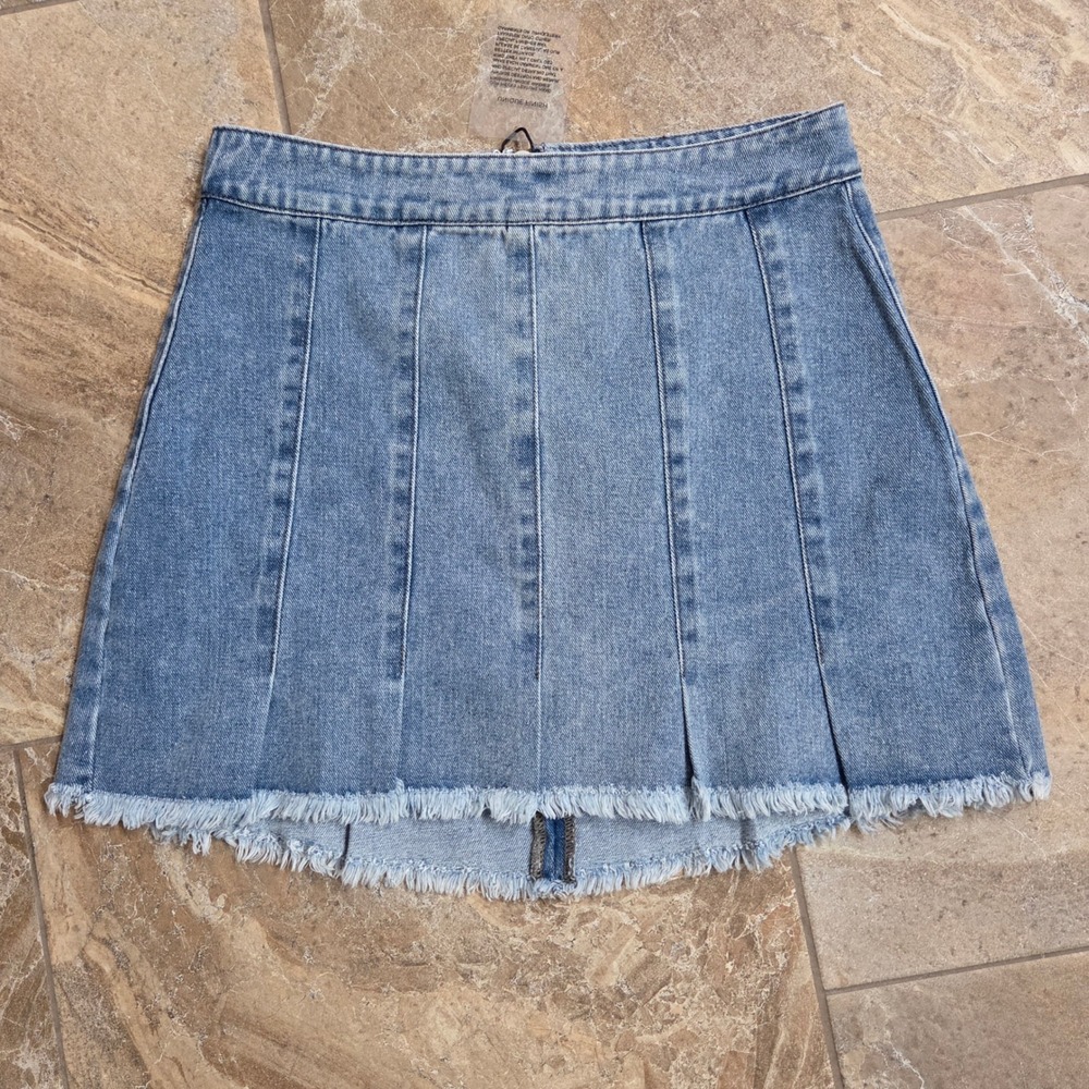 NWT LE‎ LIS Collection Womens Denim Skirt Blue Frayed Hem Pleated Mini Size S